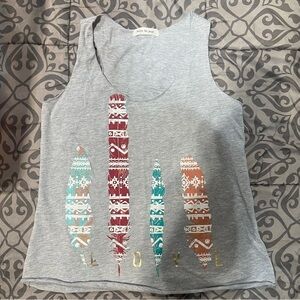 𝅺belle du jour tank top love feathers size S